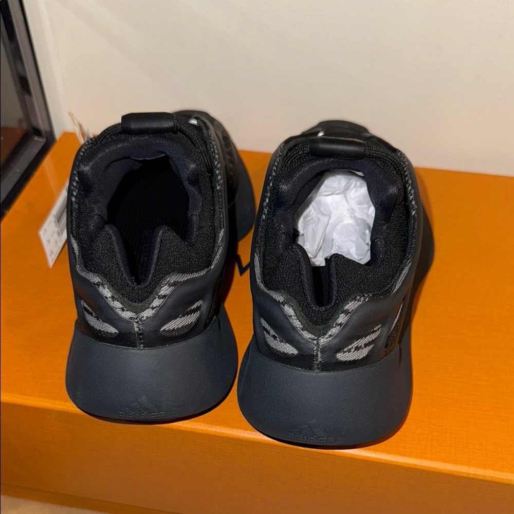 YEEZY 700 V3 'Dark Glow' 6.5 men = 8 women - Picture 3 of 8